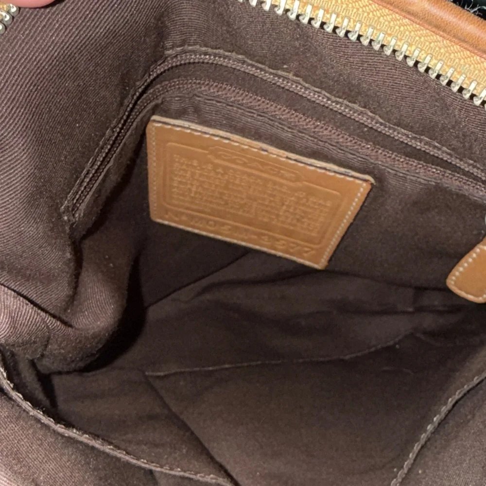 Coach Signature Canvas Shoulder Bag Purse 🔥 - Picture 5 of 6